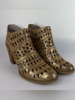 Sofft Westwood II Metallic Gold Lasercut Suede Ankle Boot Block Heel Women Sz 8M